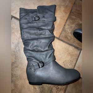 GRAY BOOTS NWT